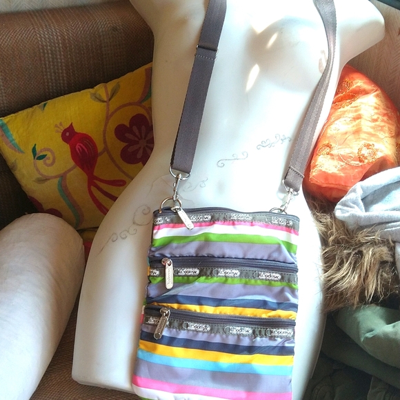Lesportsac crossbody - Picture 1 of 5